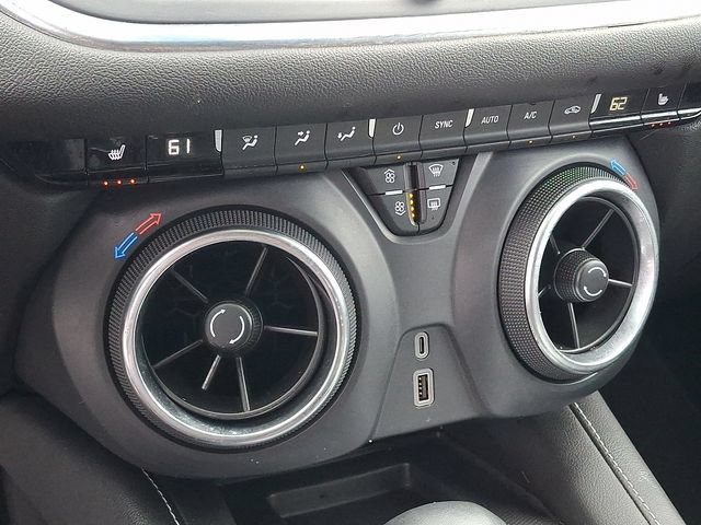 Used 2025 Chevrolet Blazer LT w/ Sound & Technology Package FWD image 12