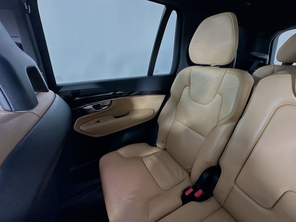 Used 2018 Volvo XC90 T5 Momentum w/ Momentum Plus Package FWD image 12