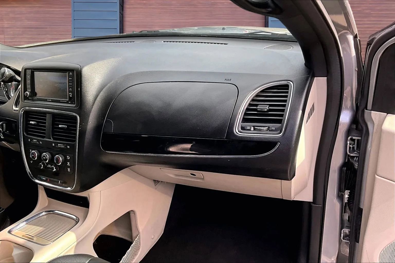 Used 2020 Dodge Grand Caravan SXT image 16
