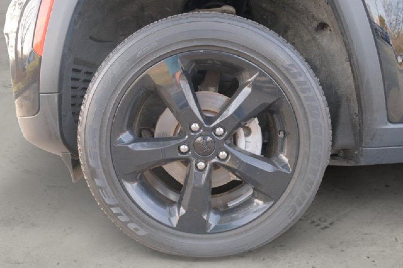 Used 2023 Jeep Grand Cherokee Altitude AWD/4WD image 10