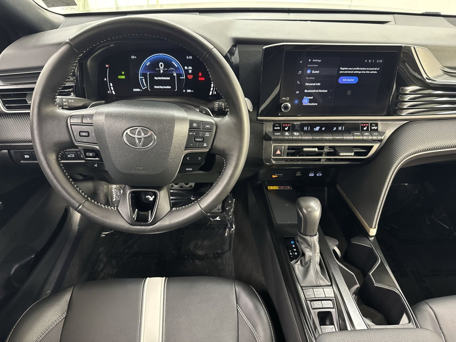 Used 2025 Toyota Camry SE w/ Convenience Package image 26
