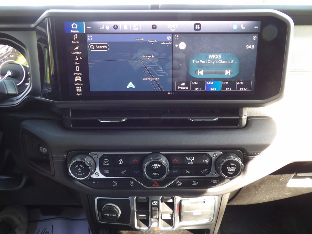 Used 2024 Jeep Wrangler Sahara w/ Technology Group AWD/4WD image 18