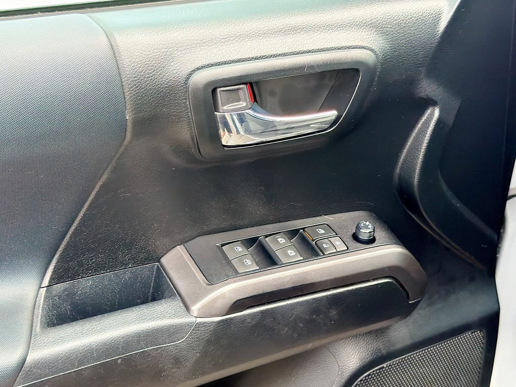 Used 2021 Toyota Tacoma TRD Sport AWD/4WD image 19