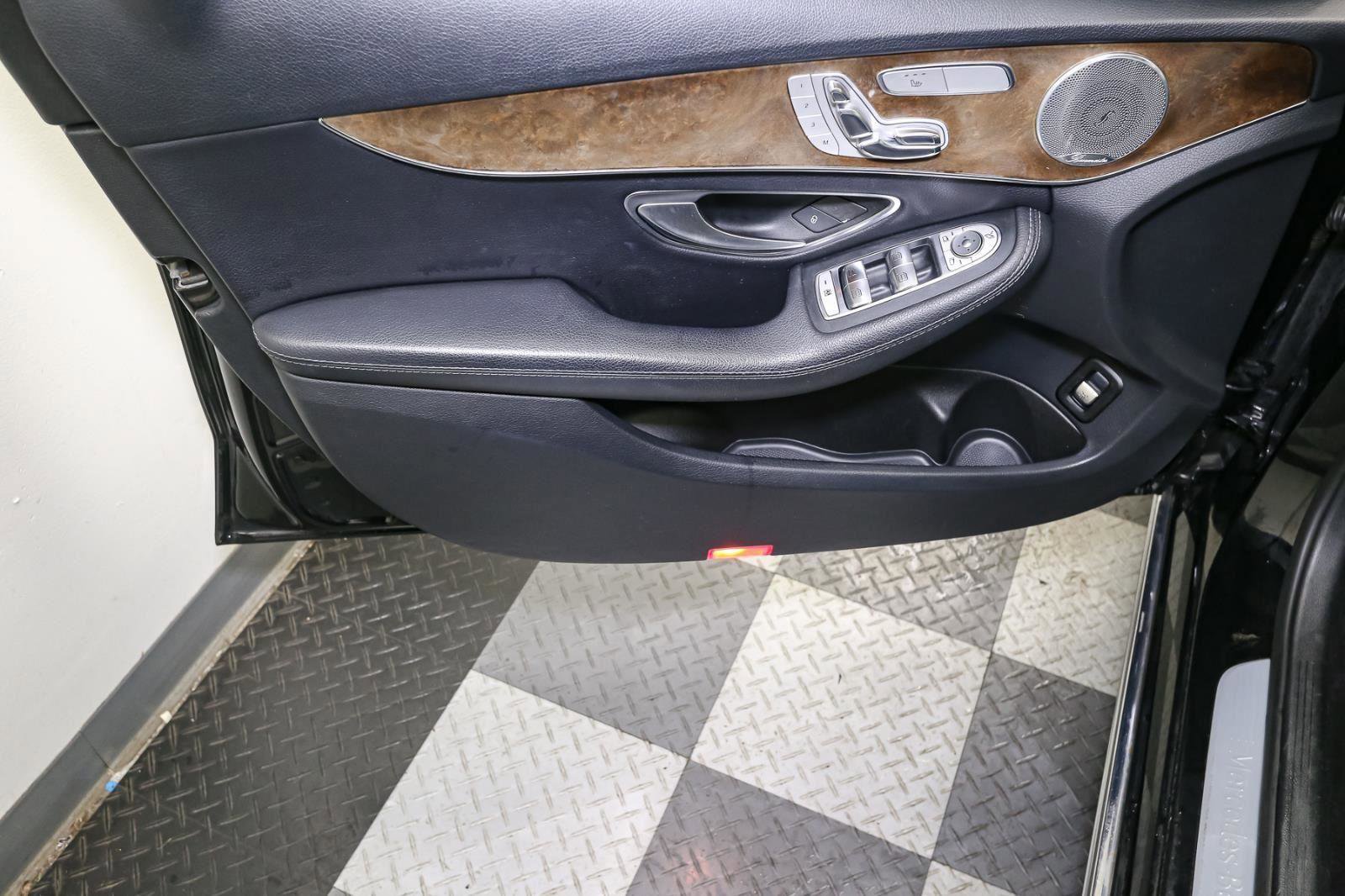 Used 2017 Mercedes-Benz C 300 4MATIC Sedan image 39