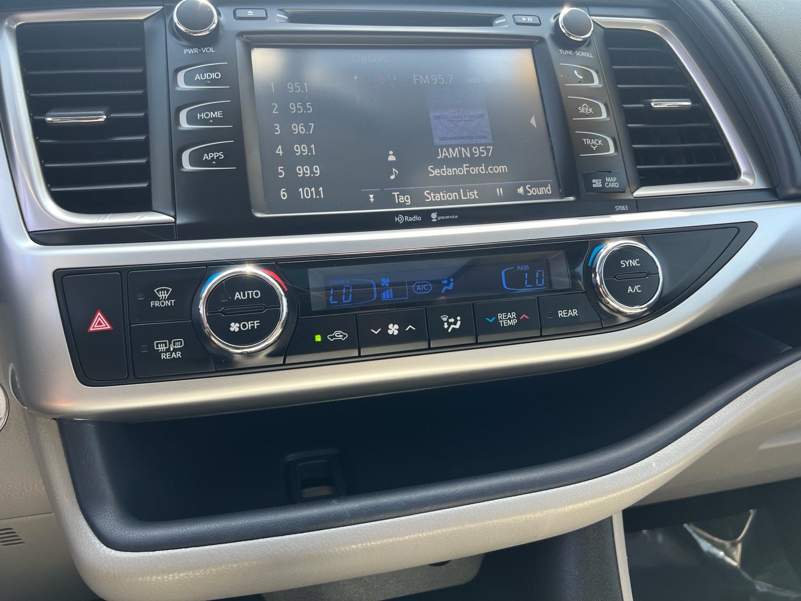 Used 2015 Toyota Highlander XLE FWD image 24
