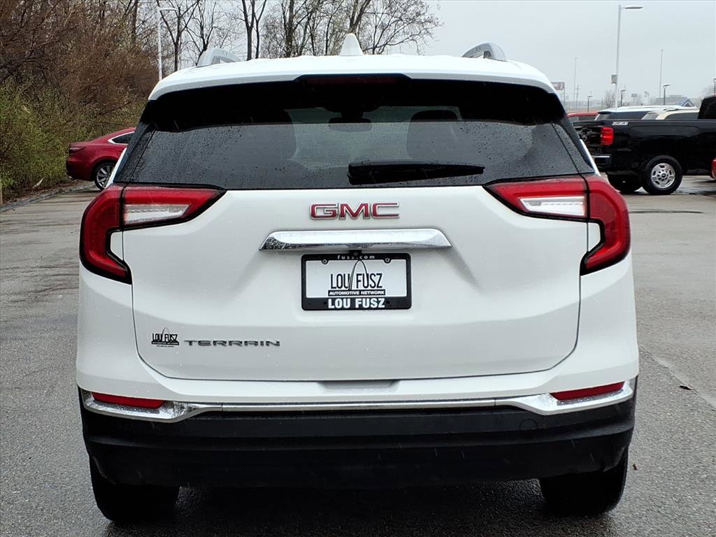 Used 2024 GMC Terrain SLT image 30