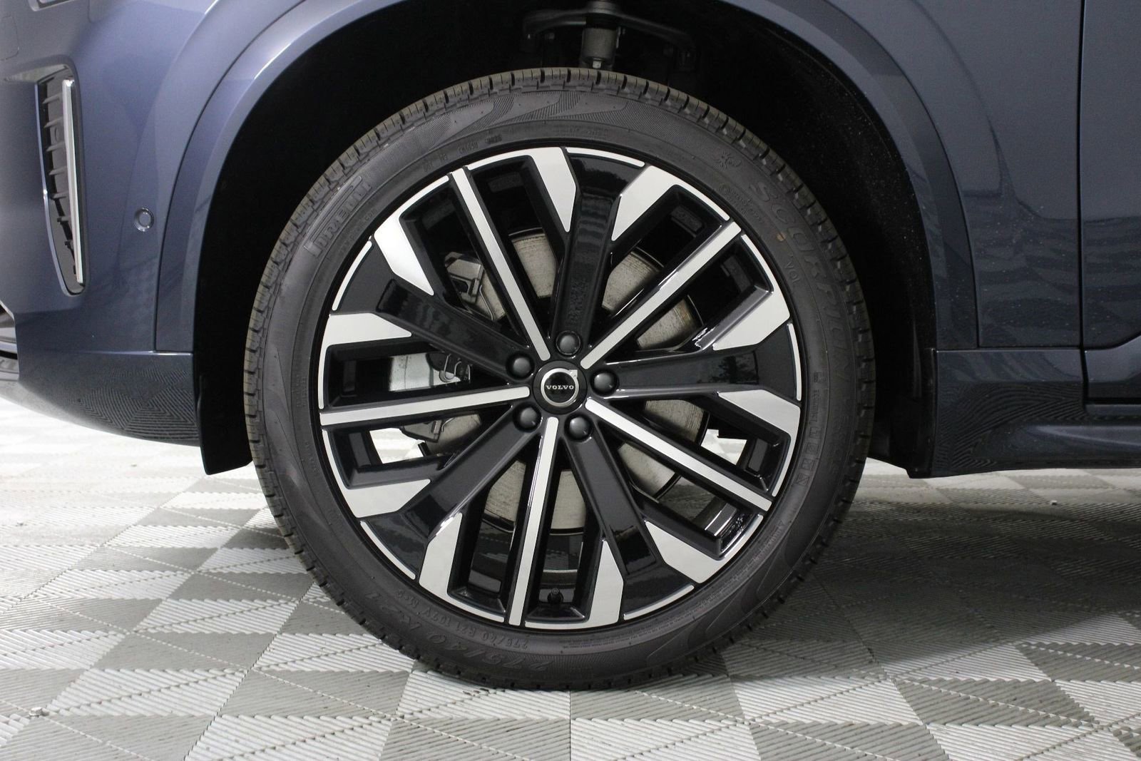 New 2026 Volvo XC90 T8 Plus w/ Protection Package Premier image 13