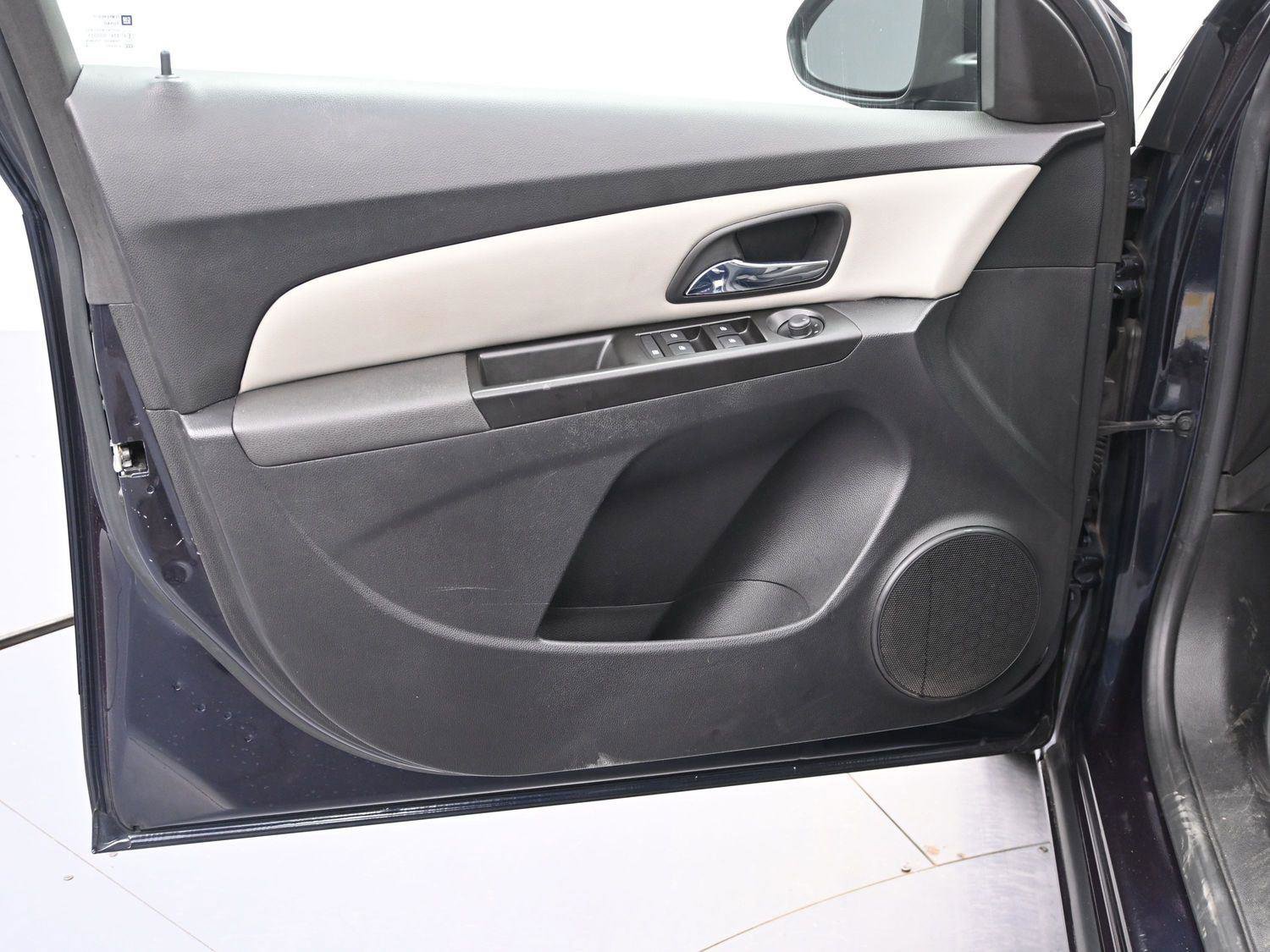 Used 2014 Chevrolet Cruze LS image 7