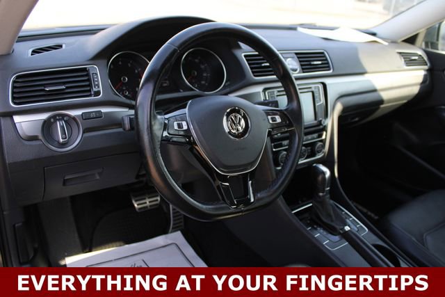 Used 2017 Volkswagen Passat 1.8T R-Line image 2