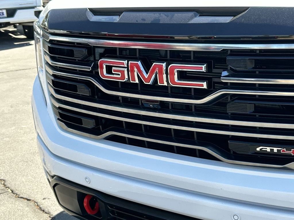 Used 2025 GMC Sierra 1500 AT4 w/ Technology Package AWD/4WD image 30
