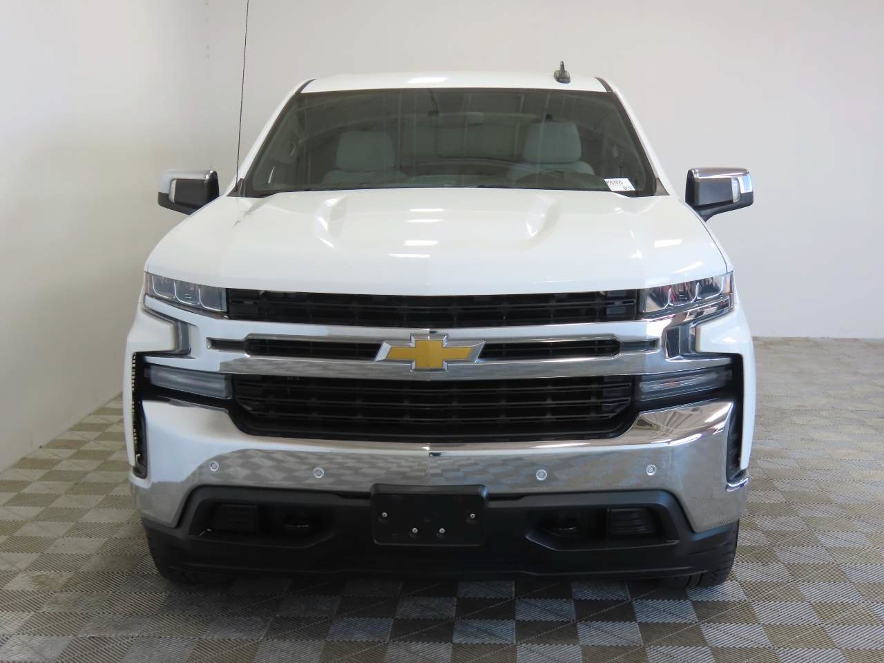 Used 2020 Chevrolet Silverado 1500 LT w/ Convenience Package AWD/4WD image 2