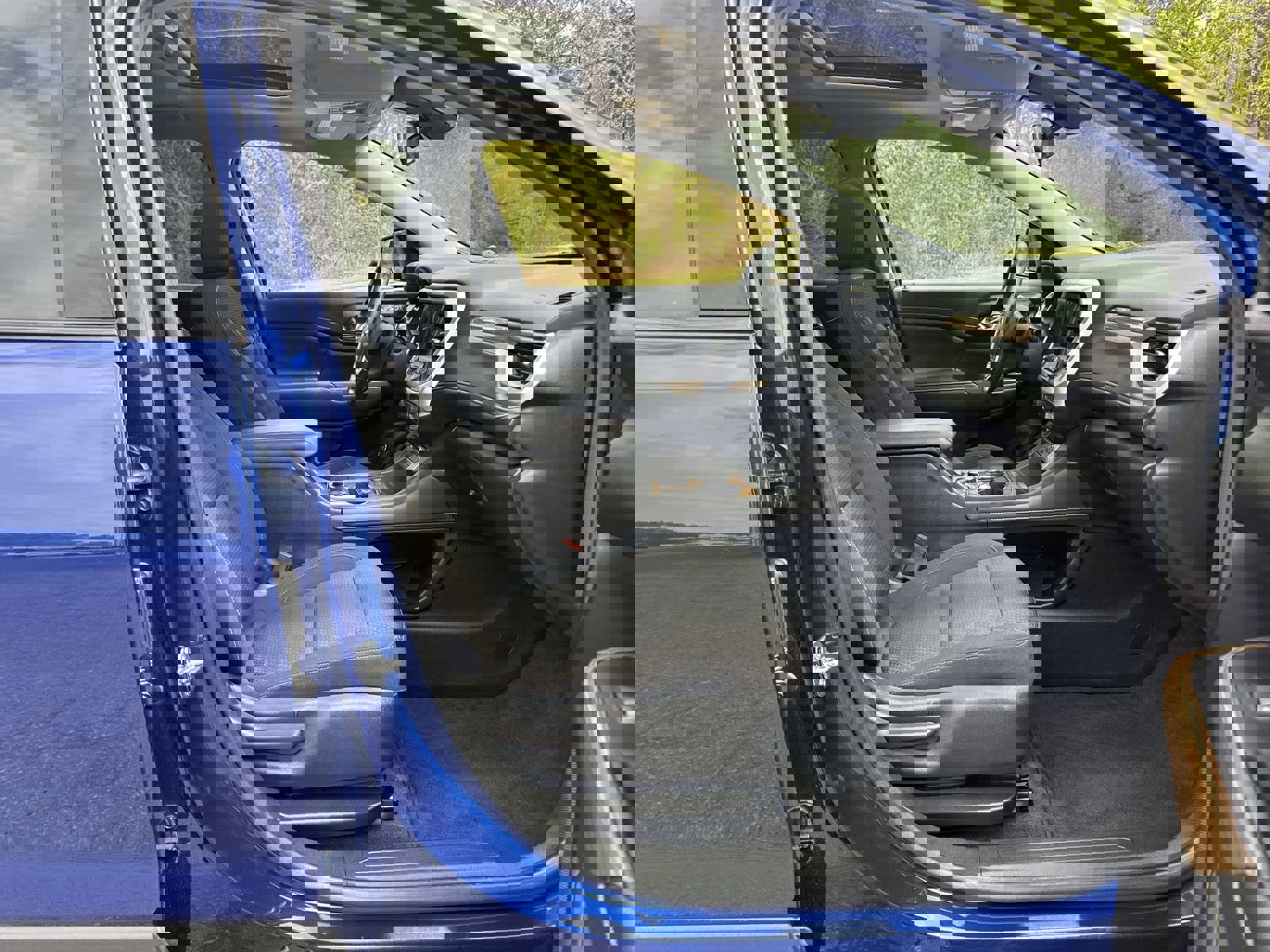 Certified 2023 GMC Acadia SLE w/ Driver Convenience Package image 33