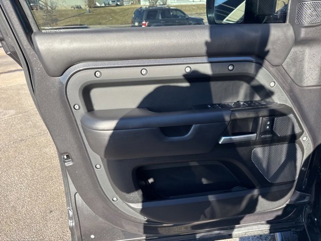 Used 2022 Land Rover Defender 110 V8 image 14