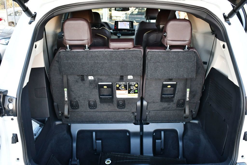 Used 2024 Toyota Sienna Platinum image 20