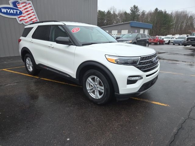 Used 2023 Ford Explorer XLT w/ Equipment Group 202A image 3