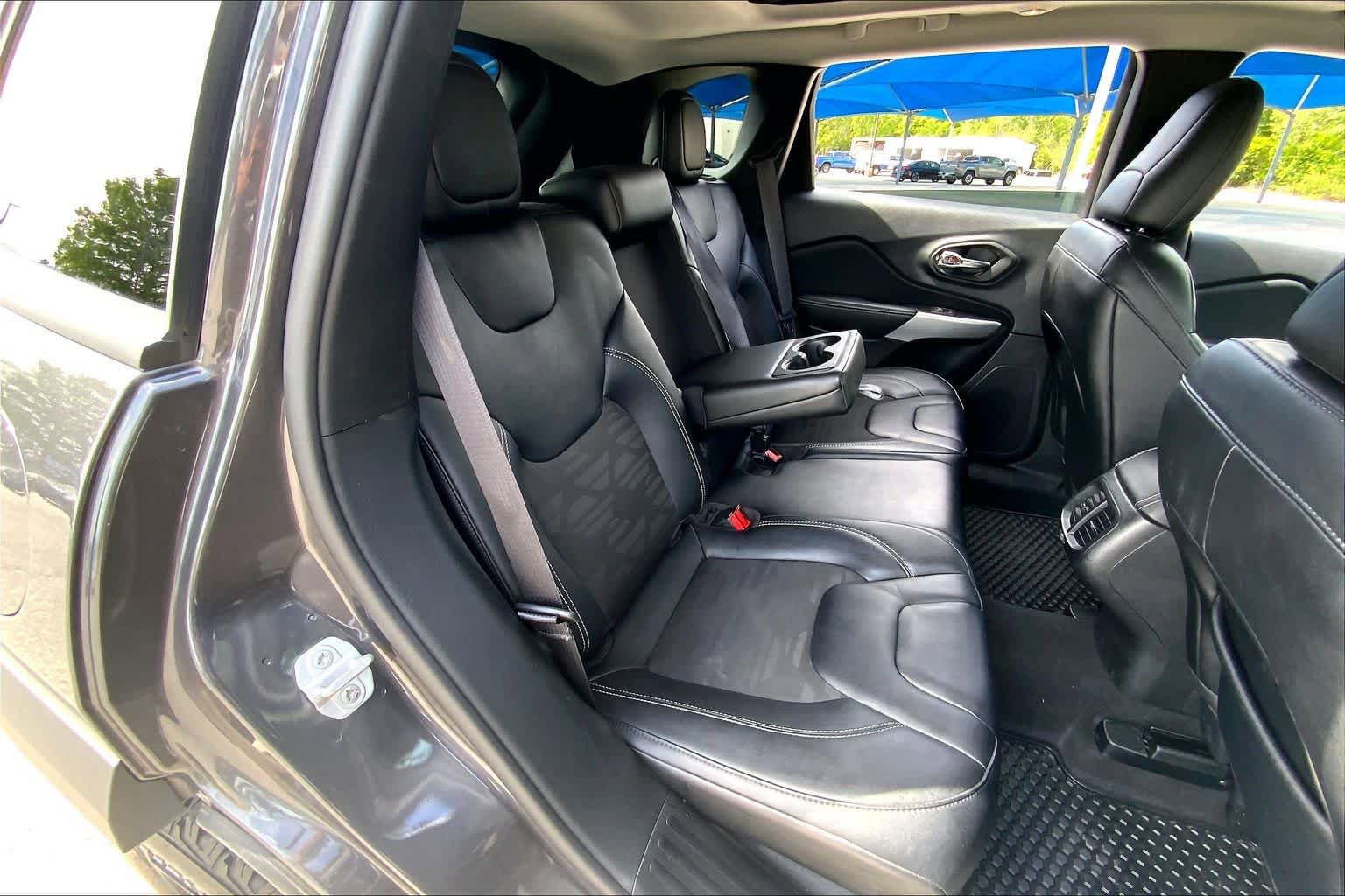 Used 2022 Jeep Cherokee Latitude w/ Sun & Sound Group AWD/4WD image 20