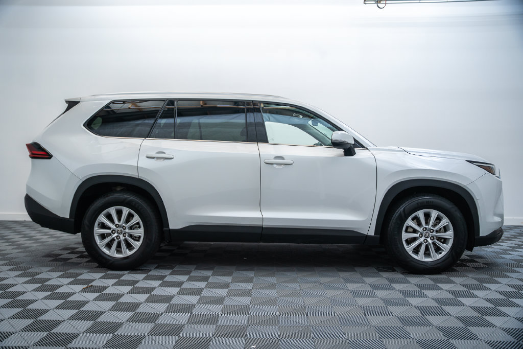 Certified 2025 Toyota Grand Highlander AWD image 4