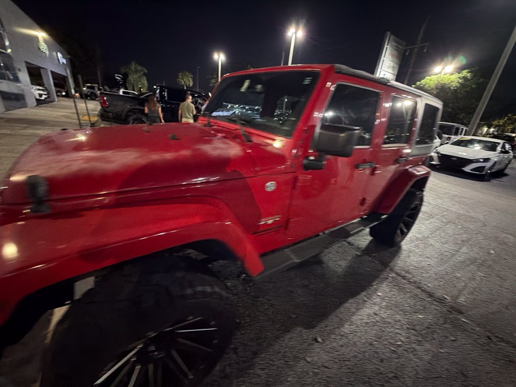 Used 2017 Jeep Wrangler Unlimited Sahara w/ Connectivity Group AWD/4WD image 13