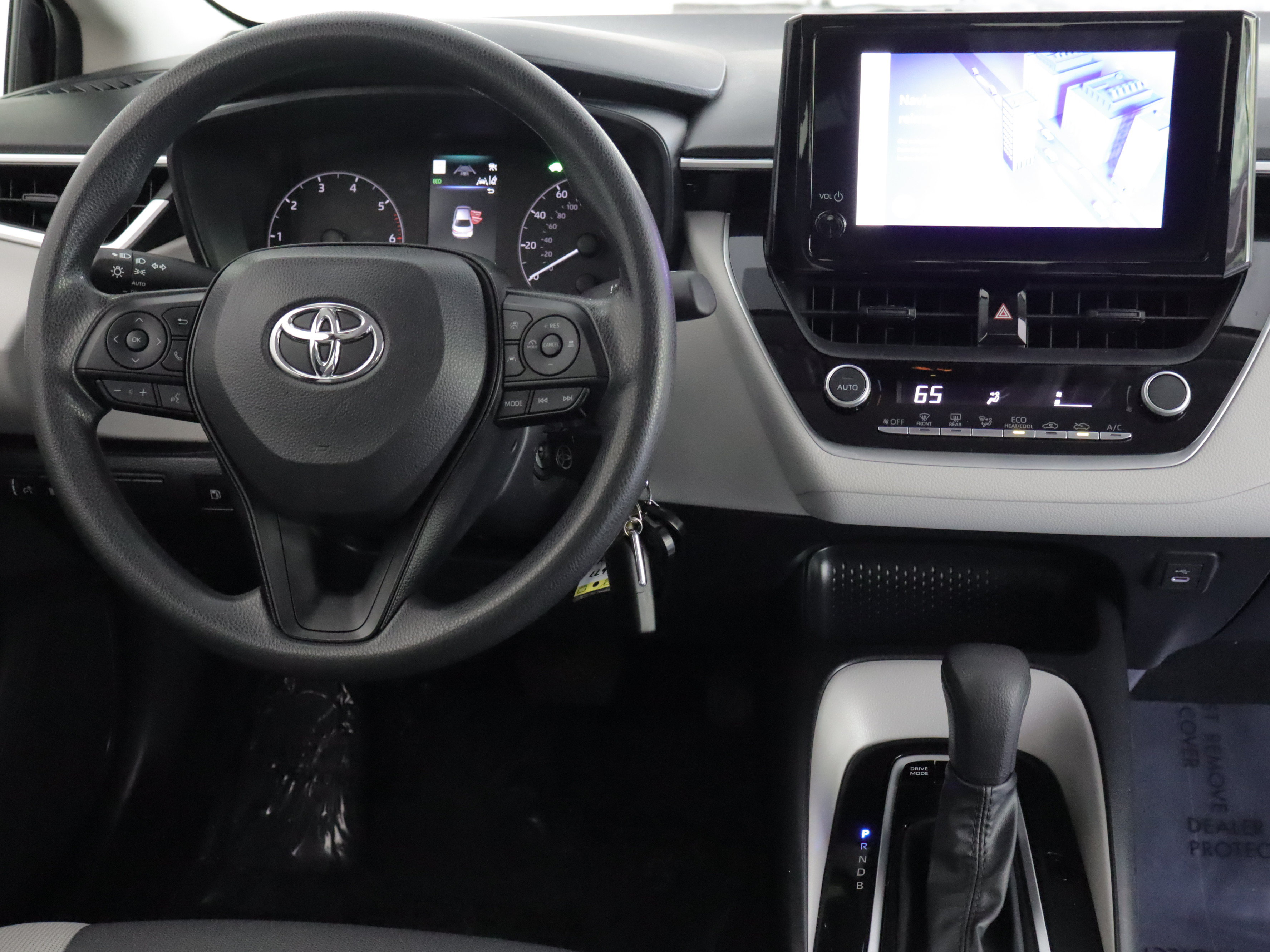 Used 2024 Toyota Corolla LE AWD/4WD image 2