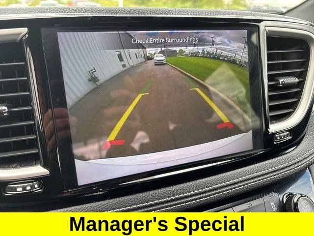 Used 2023 Chrysler Pacifica Touring FWD image 22