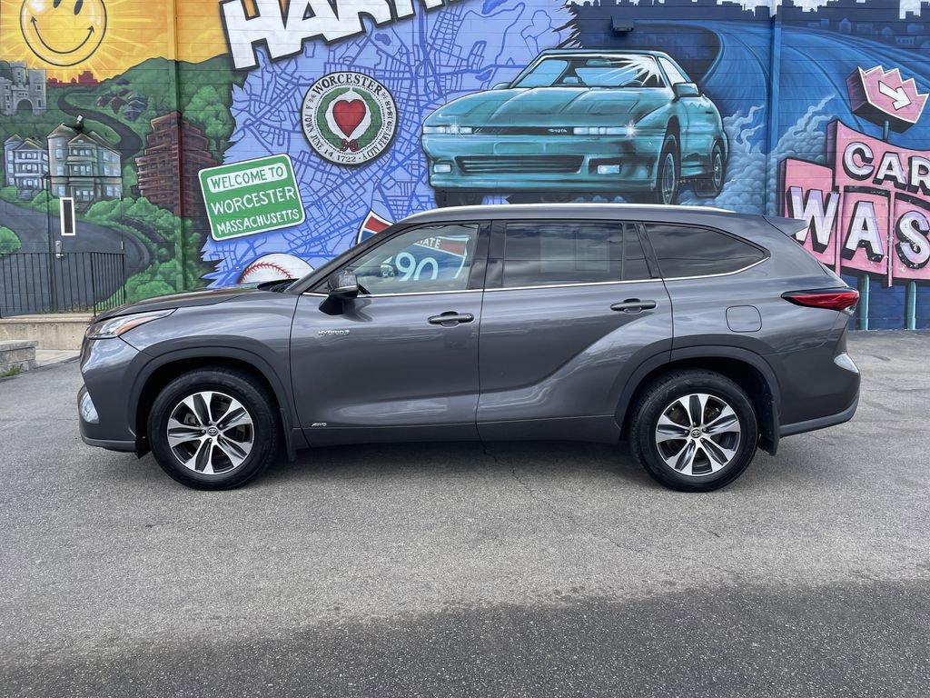 Certified 2020 Toyota Highlander XLE AWD/4WD image 2
