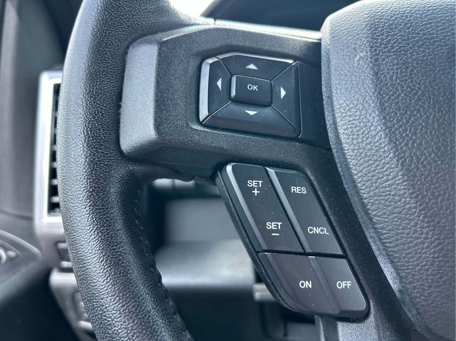 Used 2018 Ford F150 XLT w/ Equipment Group 302A Luxury AWD/4WD image 14