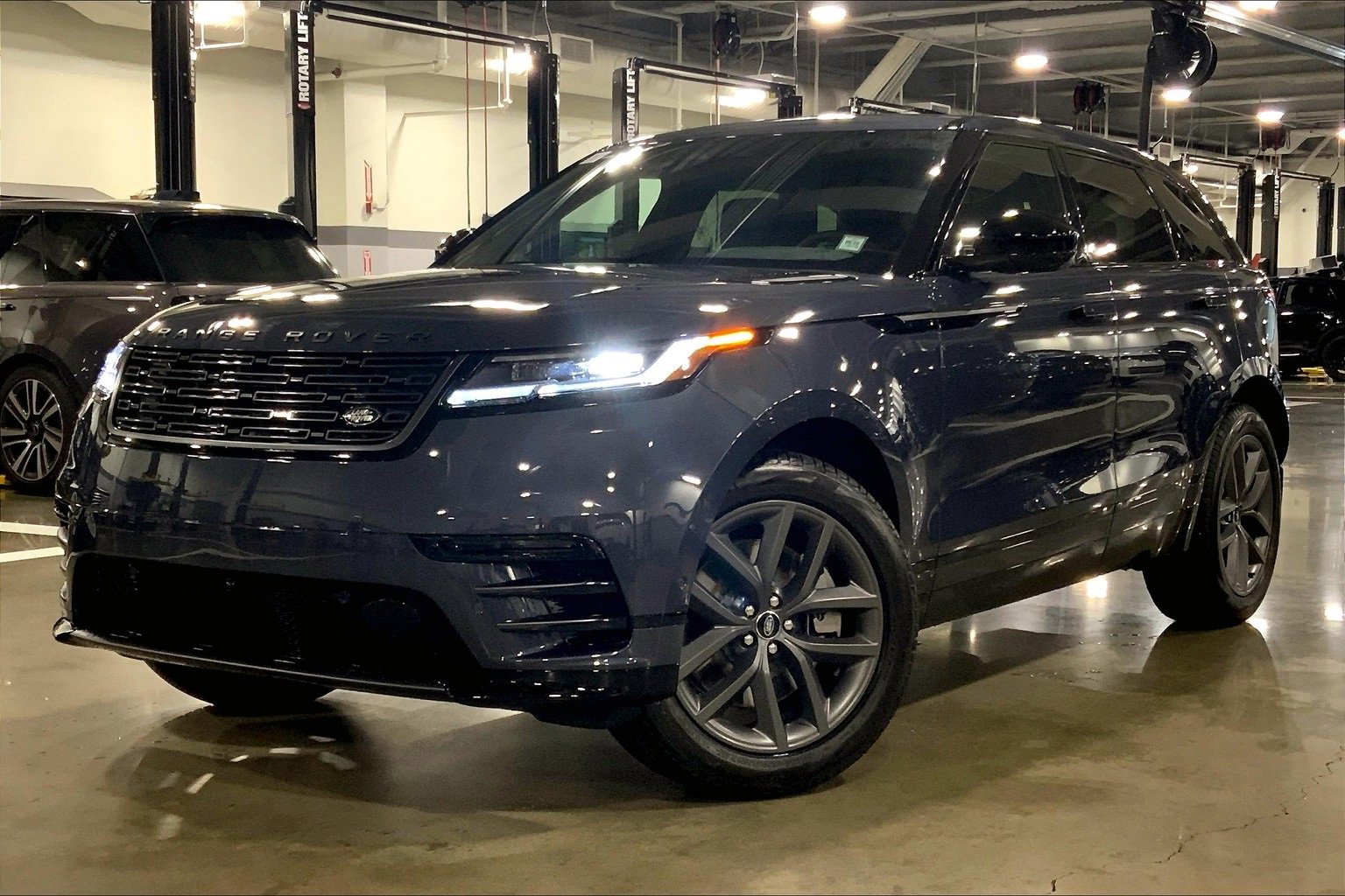 New 2026 Land Rover Range Rover Velar Dynamic SE image 1