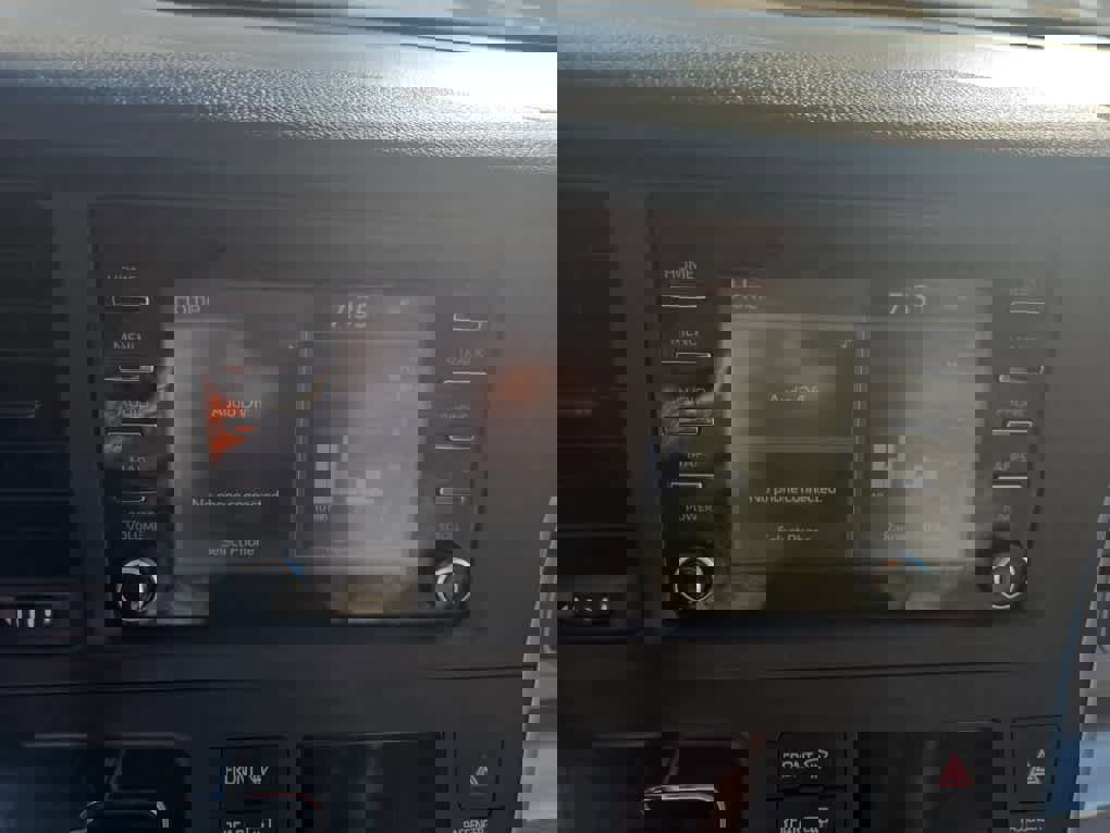 Used 2020 Toyota Sienna L image 23