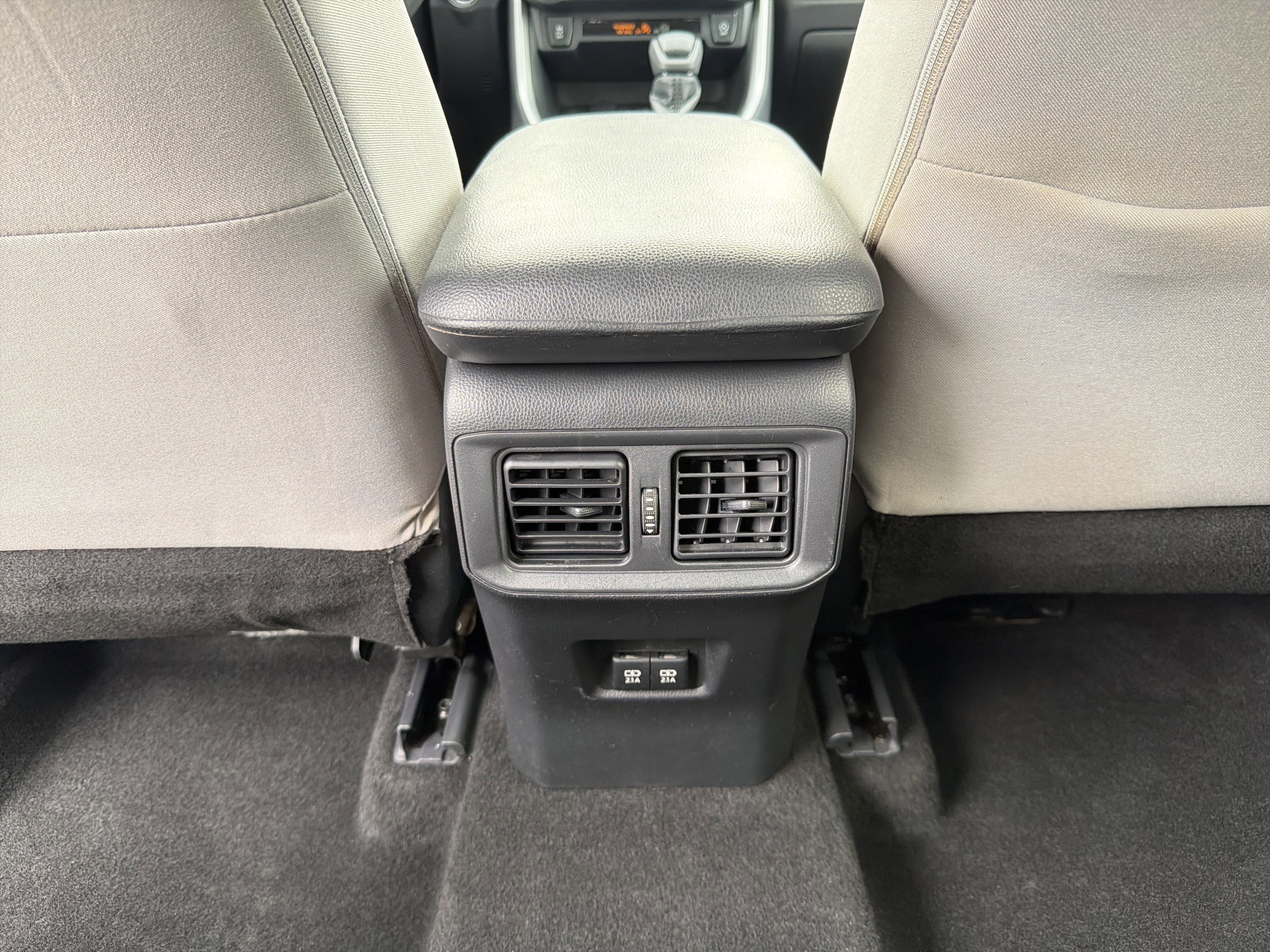 Used 2020 Toyota RAV4 XLE image 32