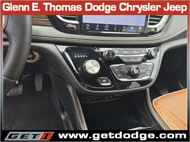 Certified 2023 Chrysler Pacifica Pinnacle FWD image 18