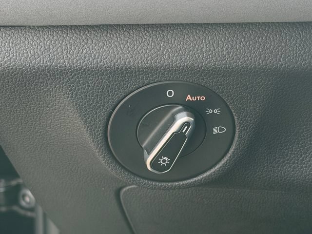 Used 2025 Volkswagen Jetta SE w/ Sunroof Package FWD image 25