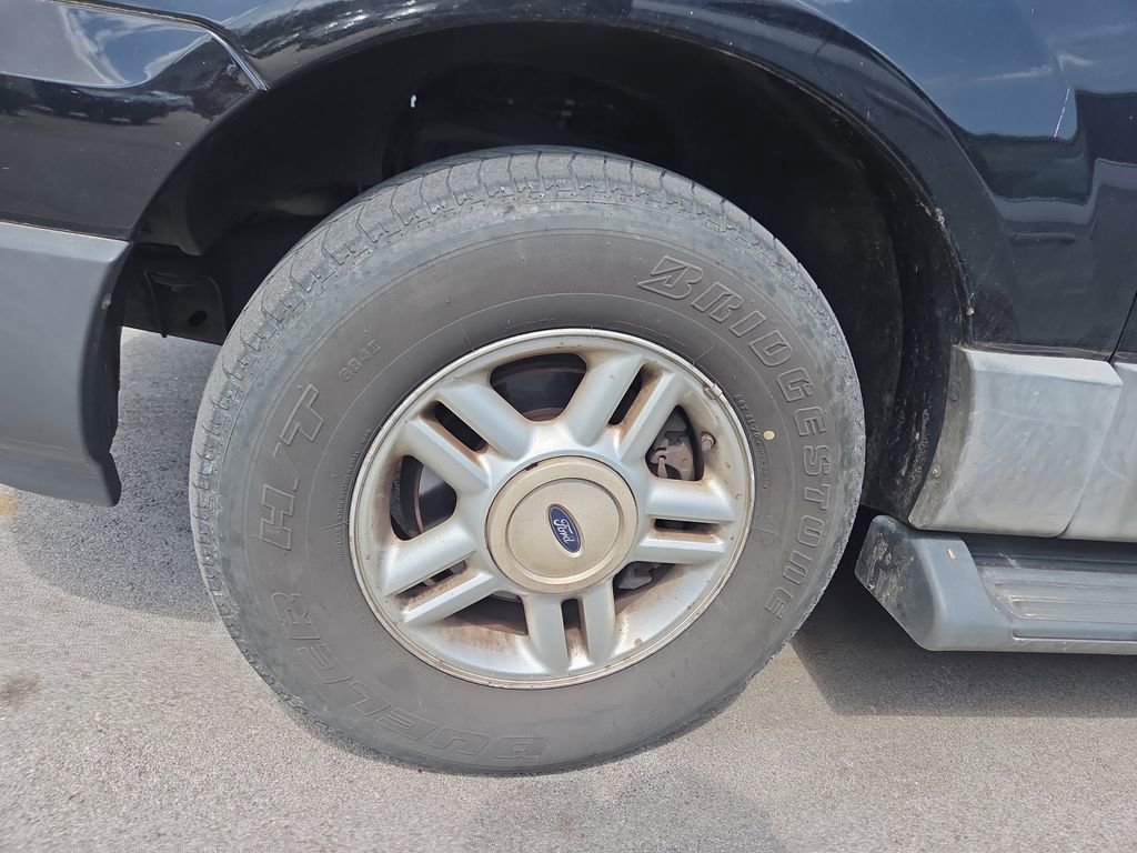 Used 2006 Ford Expedition XLT AWD/4WD image 9