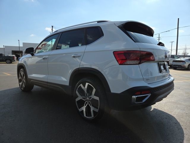 Used 2022 Volkswagen Taos SEL w/ Panoramic Sunroof Package image 6