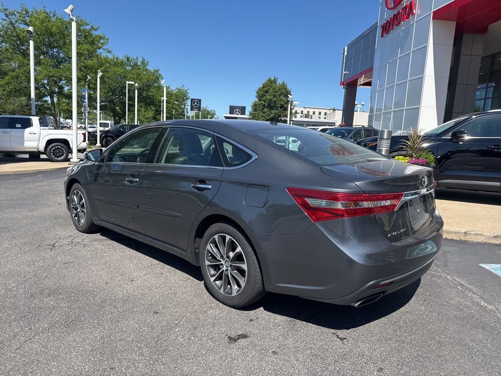 Used 2017 Toyota Avalon XLE Premium w/ All Weather Liner Package FWD image 3