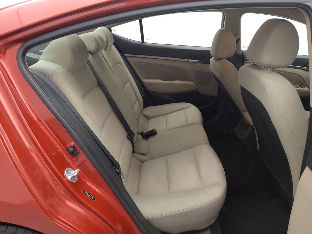 Used 2017 Hyundai Elantra SE image 19