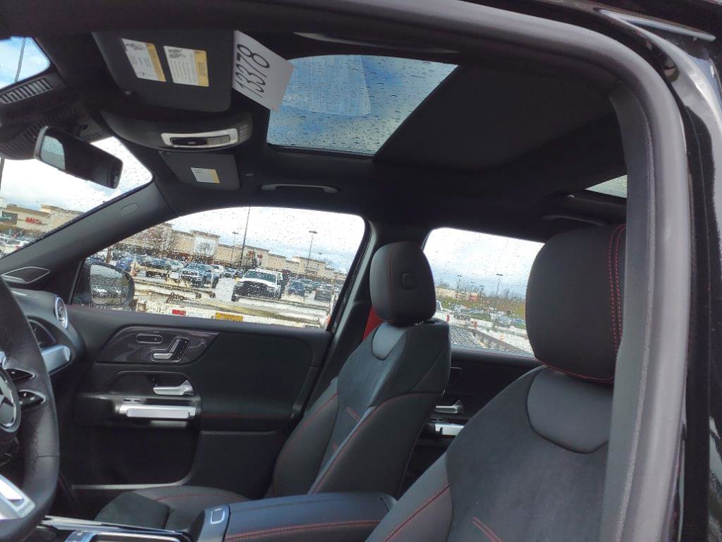 Used 2024 Mercedes-Benz GLB 35 AMG 4MATIC image 10