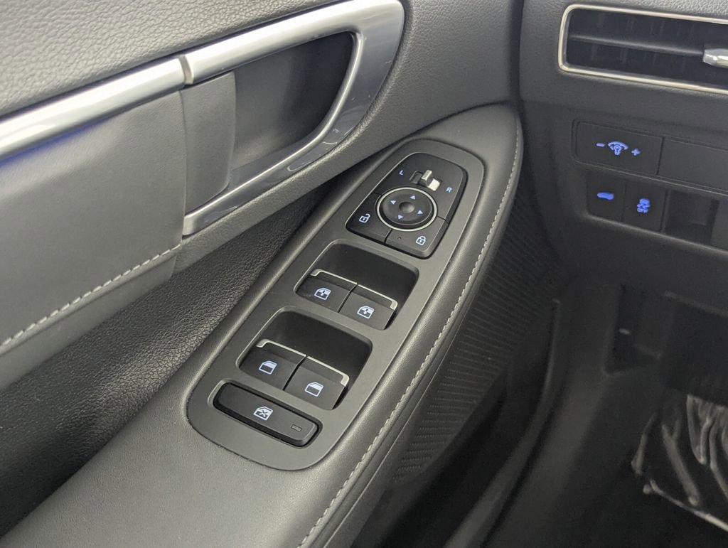 Used 2021 Hyundai Sonata Limited w/ Preferred Accessory Package image 16