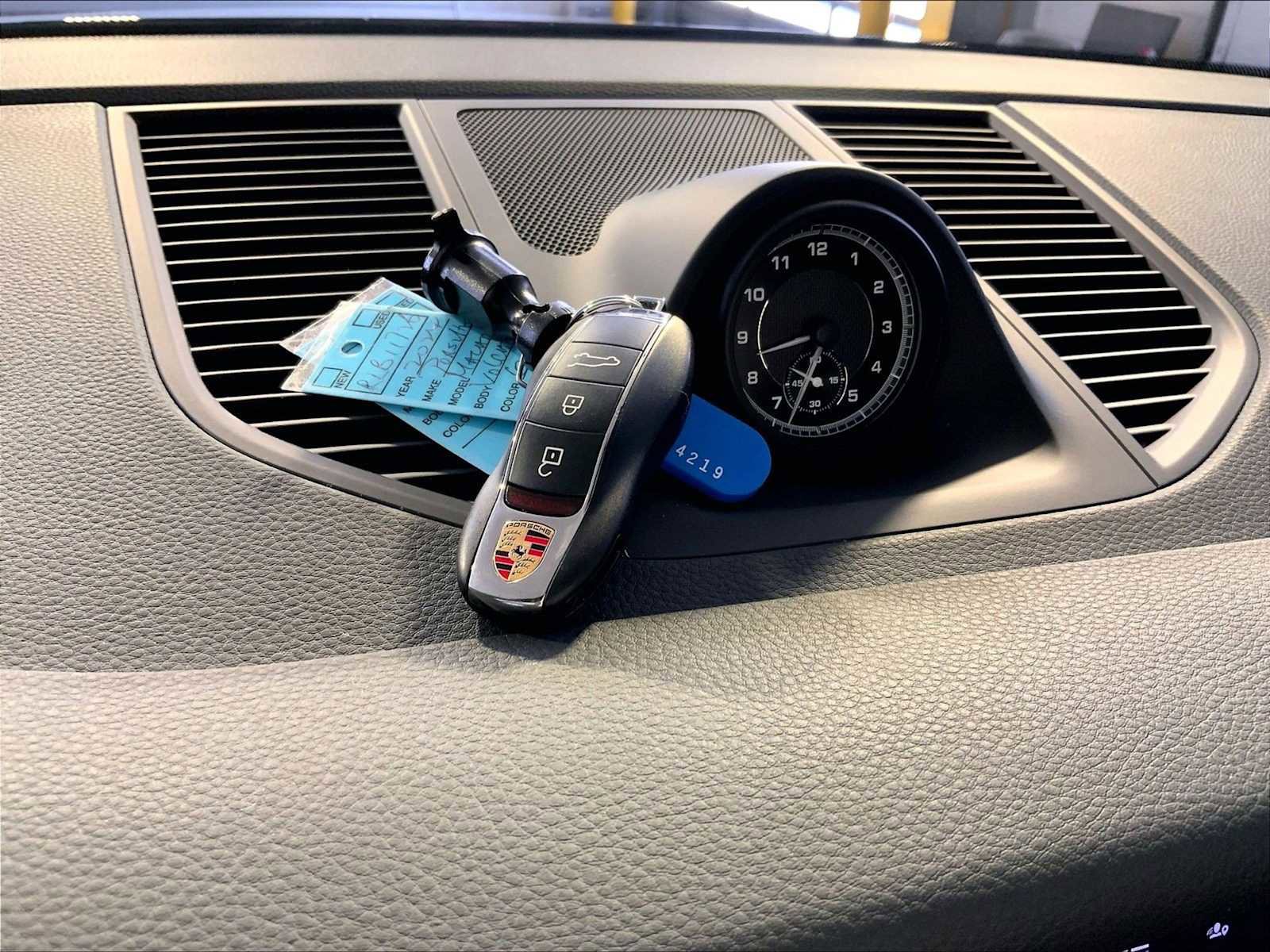 Certified 2024 Porsche Macan image 21