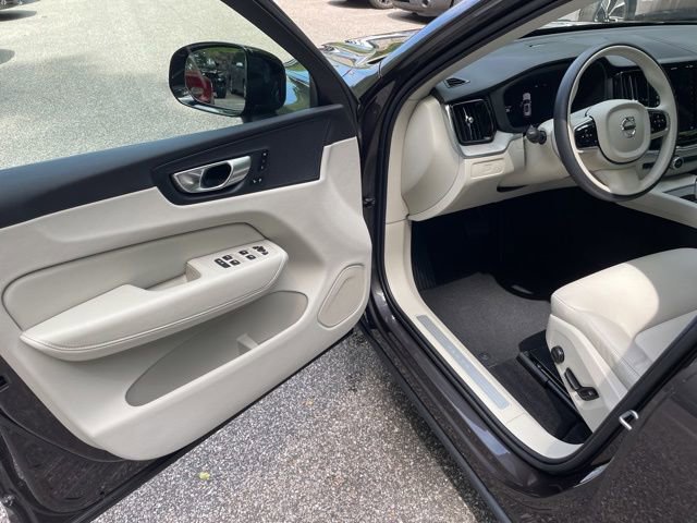 Used 2024 Volvo XC60 B5 Plus w/ Protection Package Premier AWD/4WD image 11
