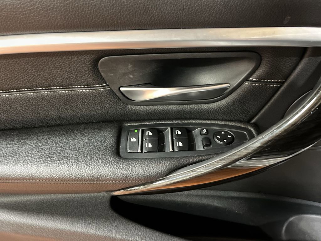 Used 2017 BMW 330i xDrive Sedan image 13