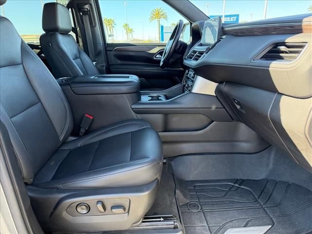 Used 2021 Chevrolet Suburban Z71 w/ Luxury Package image 13