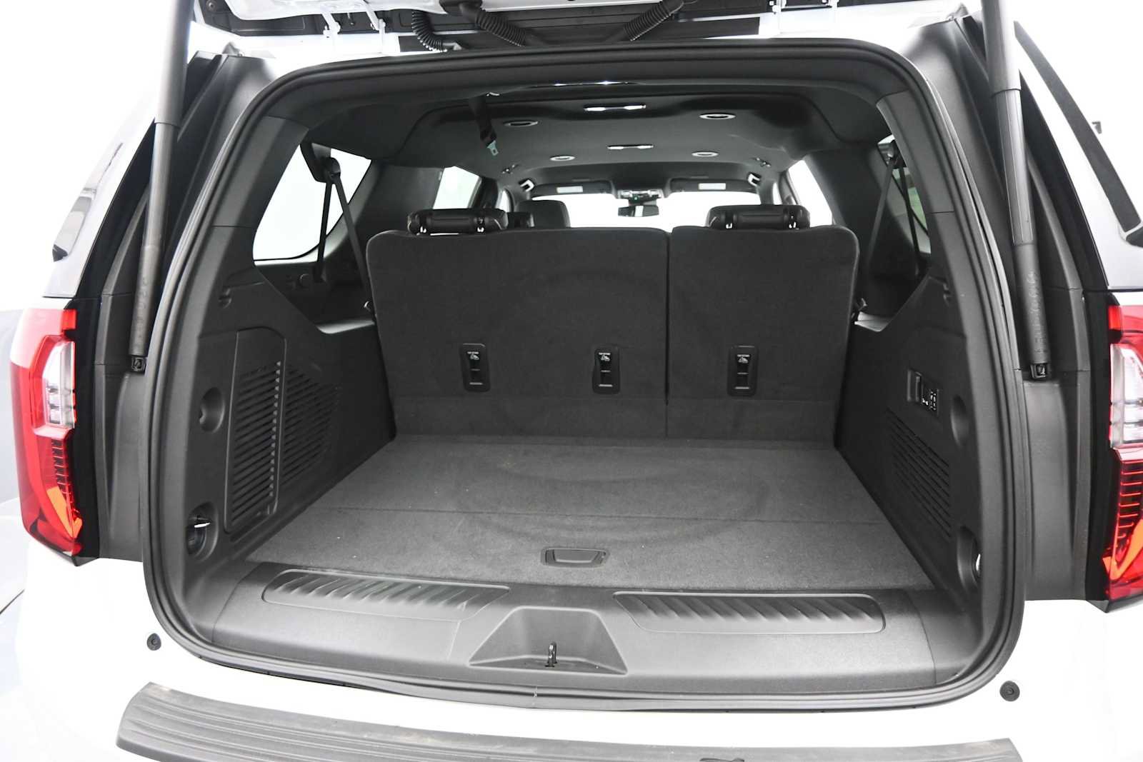 New 2026 GMC Yukon XL Elevation w/ LPO, Elevation Black Package AWD/4WD image 13