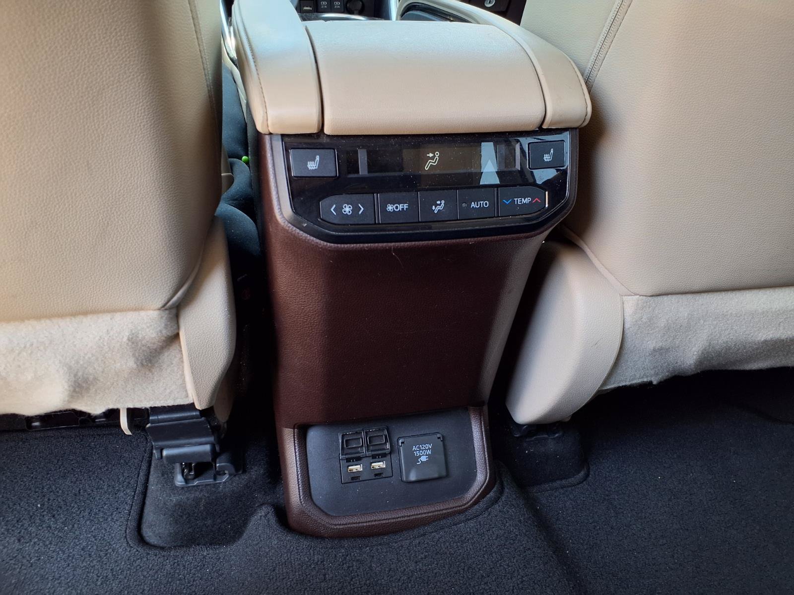 Used 2021 Toyota Highlander Platinum FWD image 17