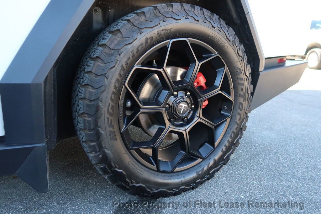 Used 2024 Tesla Cybertruck AWD Crew Cab image 60