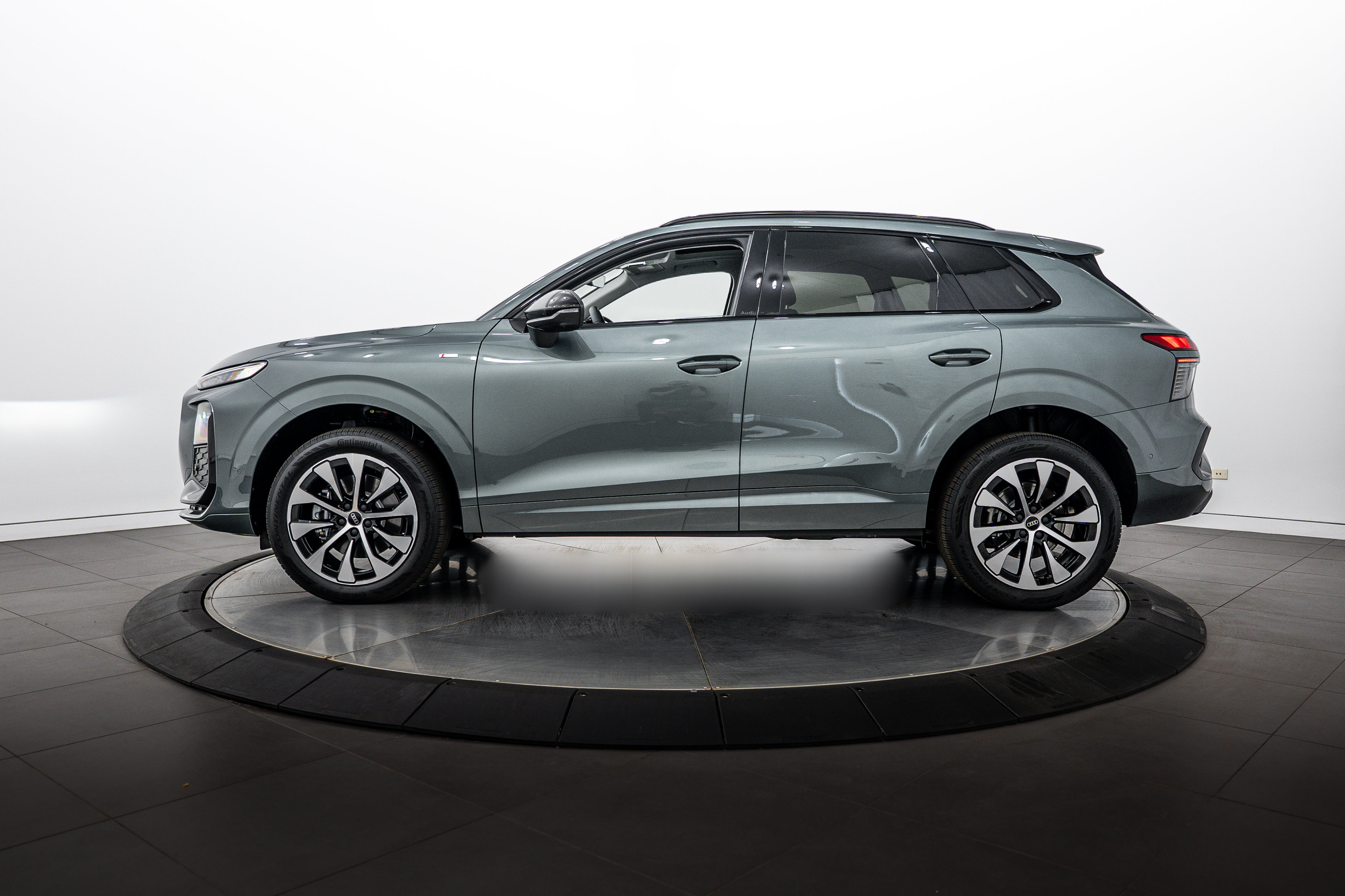 New 2026 Audi Q3 quattro 2.0T AWD/4WD image 7