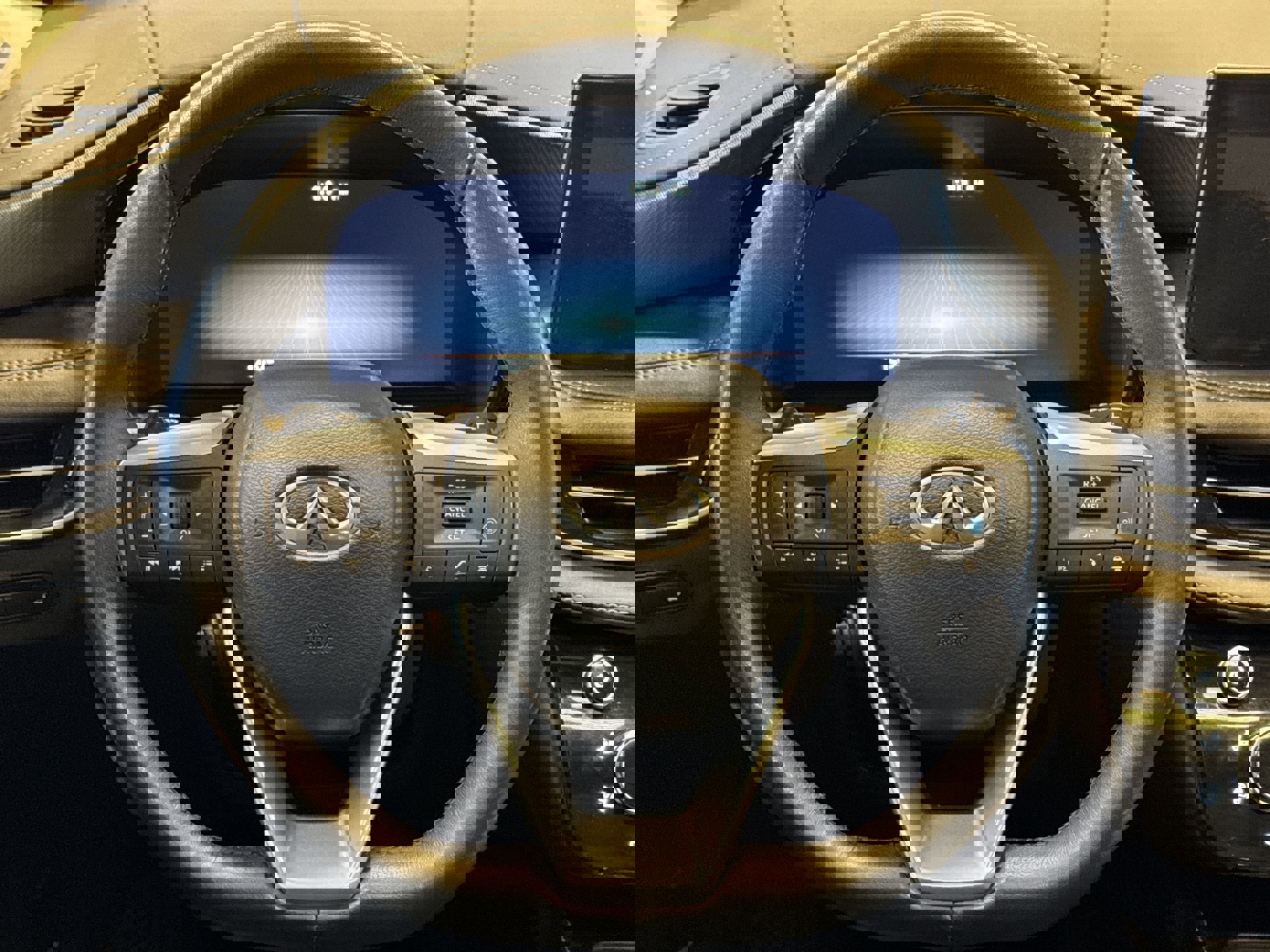 Certified 2025 INFINITI QX60 Luxe w/ Cargo Package AWD/4WD image 14