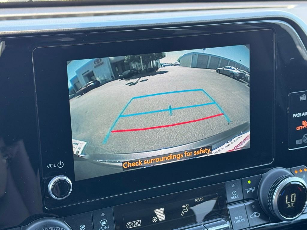 Used 2024 Toyota Highlander XLE FWD image 33