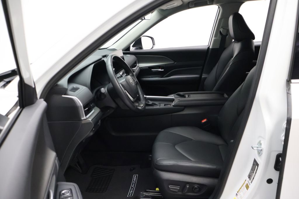 Certified 2025 Toyota Grand Highlander FWD image 14
