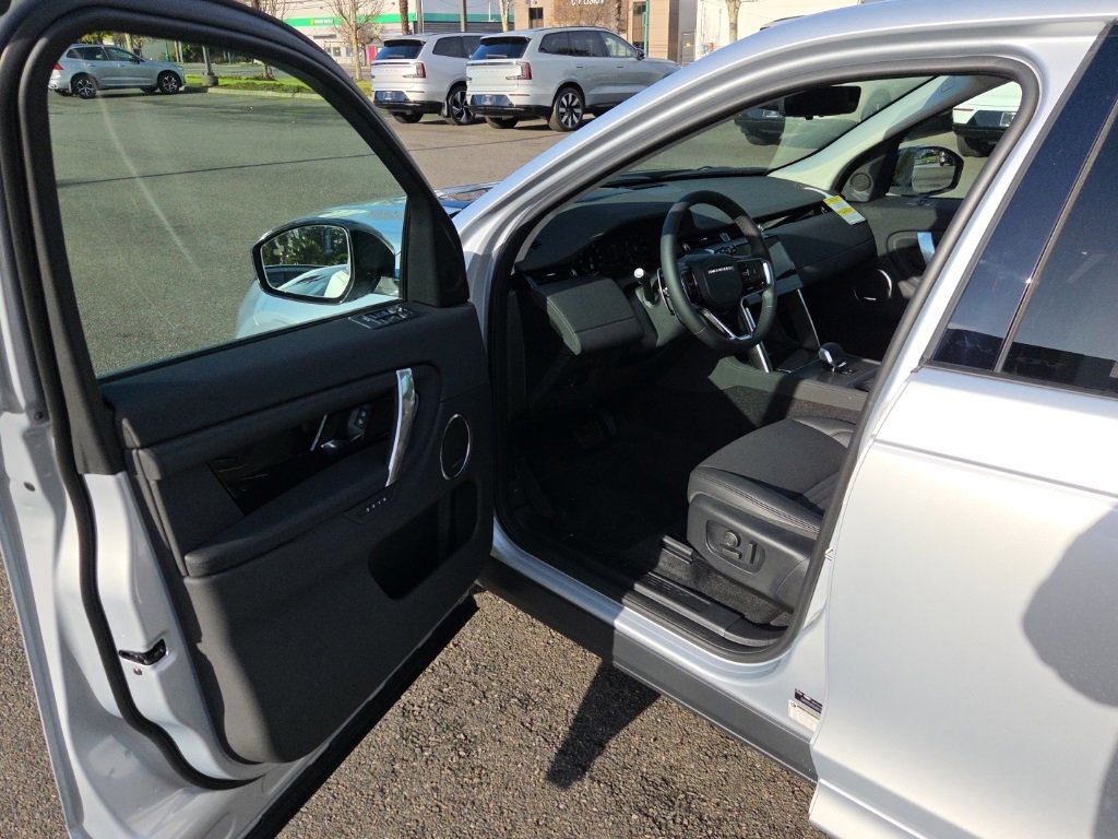 New 2025 Land Rover Discovery Sport S image 10