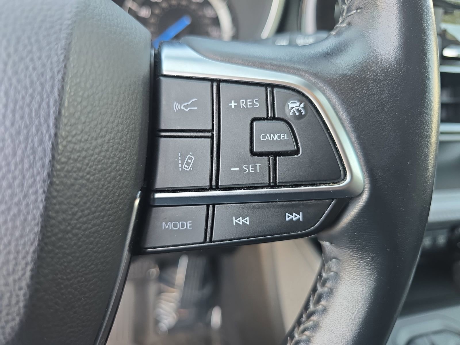 Used 2021 Toyota Highlander XLE image 23